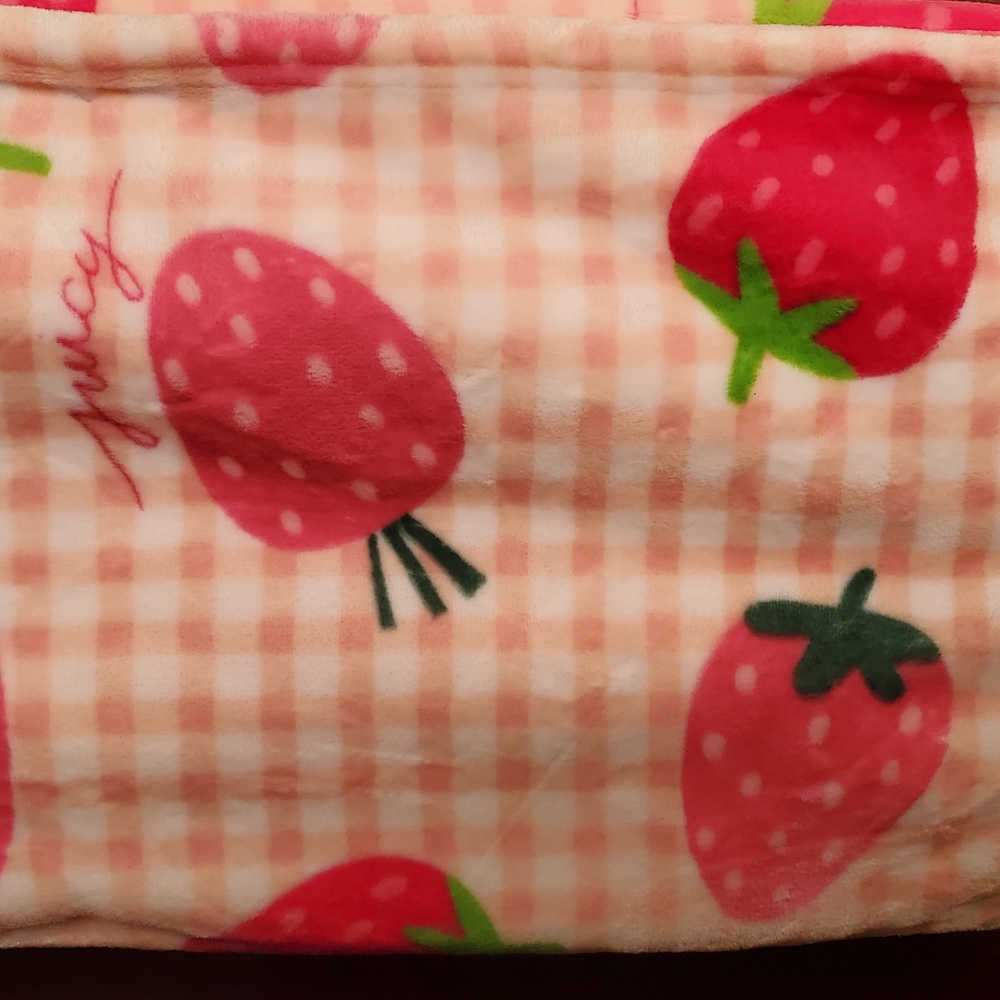 Juicy Couture Pink Gingham Plaid Strawberries Ultra Soft Throw Blanket 50"x70" - Picture 2 of 4